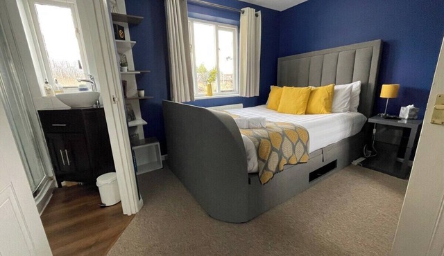 Comfortable 3 bedroom home with parking and garden