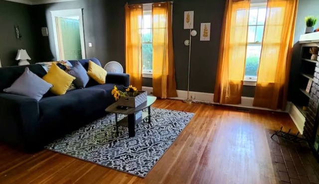 Comfortable 3 bedroom home with private parking!