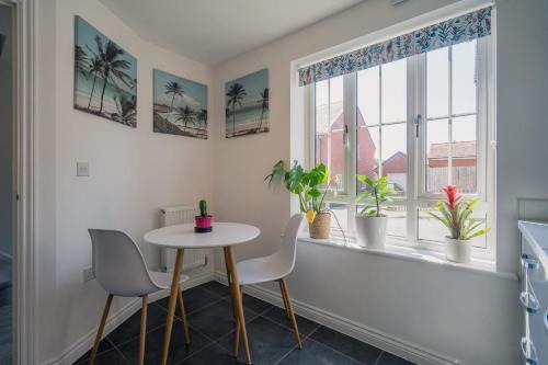 Comfortable 3 Bedroom Home w Garden and Parking