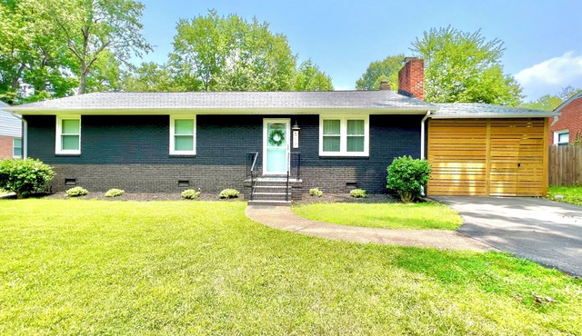 Comfortable 3-bedroom home in Richmond with a private hot tub. Features two king beds, one queen, full kitchen, cozy living spaces, and easy access to downtown, hospitals, universities, and neighborhoods. Ideal for relaxed city stays.