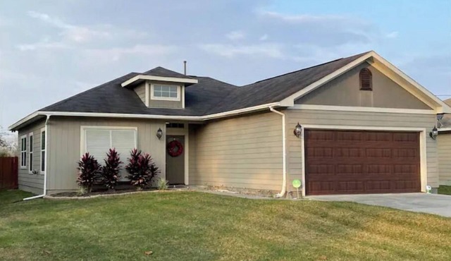 Comfortable 3 Bedroom Home with Garage