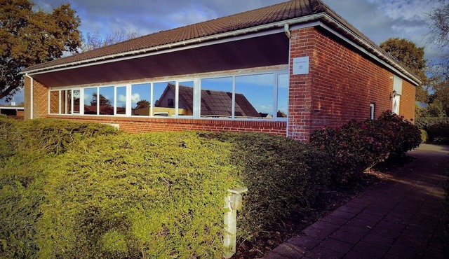 Comfortable 3- bedroom villa with free parking