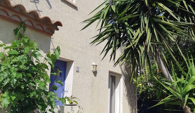 Comfortable 3-bedroom villa in quiet residential area 5 minutes from the beach