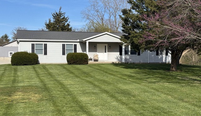 Comfortable 3 BR 2 full bath located between Xenia and Wilmington OH