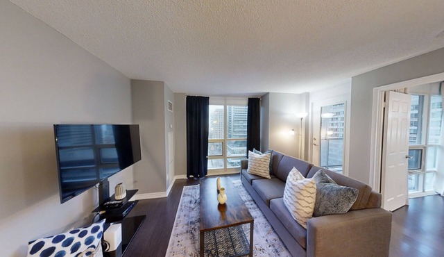 Comfortable 3-BR Condo in DT Toronto