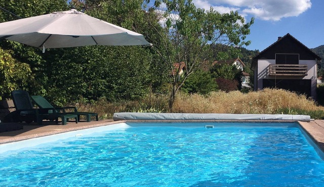 Comfortable 3* house with heated pool access in wooded grounds