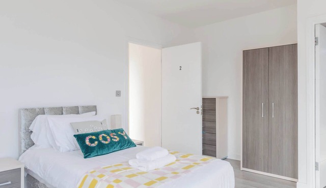 Comfortable 3BDR Stay Close to London City Airport