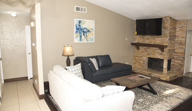 🏡 Comfortable 3BR House in Plano 2 Baths 2-Car Garage Great Location!