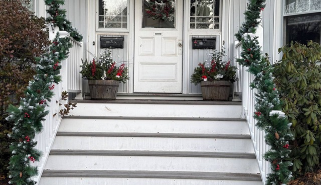 Comfortable 3BR Updated Historic Duplex. Perfect for Short or Extended Stays