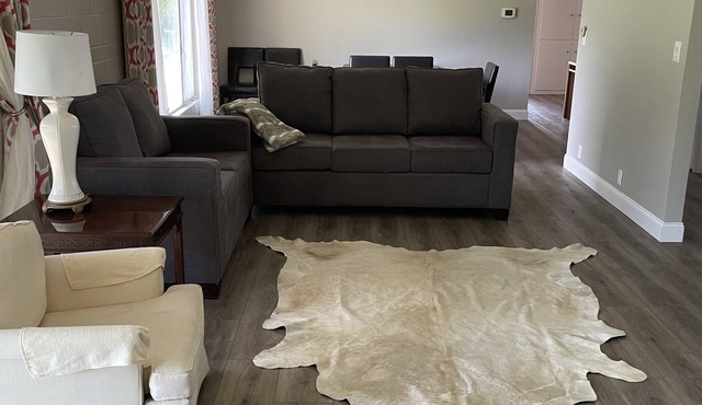 Comfortable 4/2 Country Home Lots of Parking -Close to Hwy 99 and 132