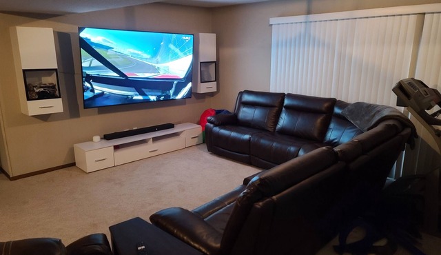 Comfortable 4-Bedroom Home Close to Everthing