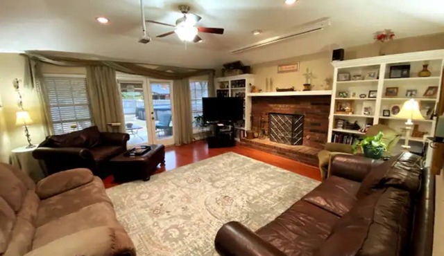 Comfortable 4 bedroom home in South Tulsa