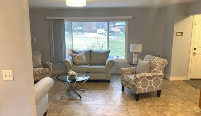 Comfortable 4 bedroom house in Troy