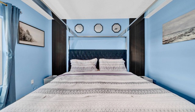 Comfortable 4 bedroom 4 bath Home Near Disney