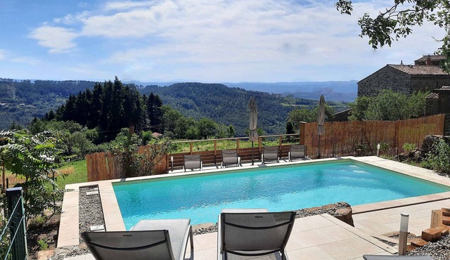 Comfortable 4* South-Ardèche house, airco, heated pool, panoramic view