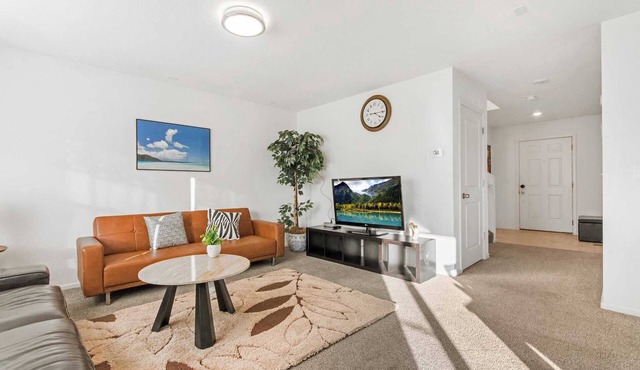 Comfortable 4BR Home with Private Backyard & Mountain Views in Aurora #41955