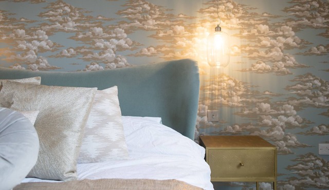 Comfortable 5 Bedroom Detached House With Parking