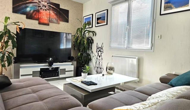 Comfortable 5* villa in Bourg en Bresse, quiet location with private pool.