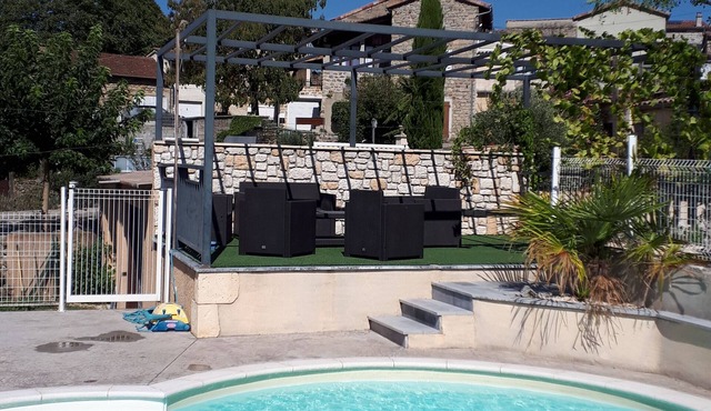 Comfortable 6-person house with private pool