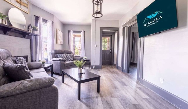 Comfortable 6BR 2Bath in the heart of Niagara Falls