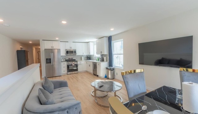 Comfortable 6BR/4BA Home 2 Units in One +Great for Family Trips +Free Parking