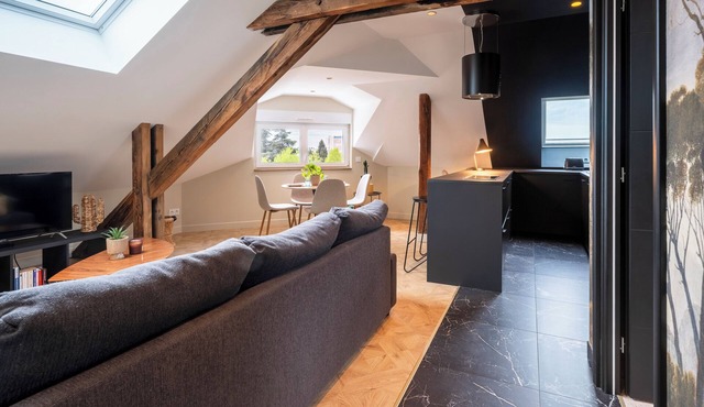 Comfortable air-conditioned apartment, 4th and top floor without elevator