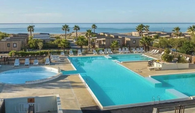 COMFORTABLE AIR-CONDITIONED MOBILE HOME 80 METRES FROM THE BEACH IN PALAVAS LES FLOTS