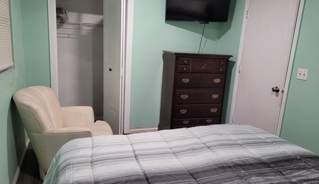 Comfortable, Affordable Oasis for a Couple - Unit A