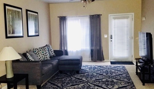 Comfortable and quiet daylight basement apartment