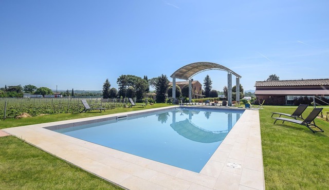 Comfortable accommodation in a farmhouse in the middle of a prestigious wine-growing area in the hil in Montepulciano