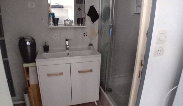 Comfortable accommodation near a large lake.very touristic .p ds monedieres