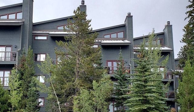 Comfortable, Affordable Condo, 2 BR + Loft, 3 BA Close to Attractions & Shuttle