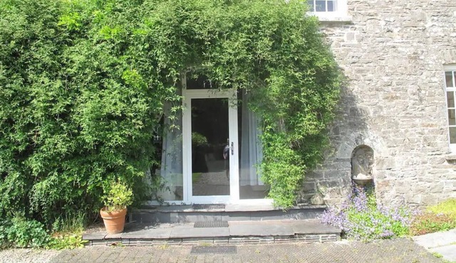 Comfortable Airy 5-Bed Apartment in Llandysul