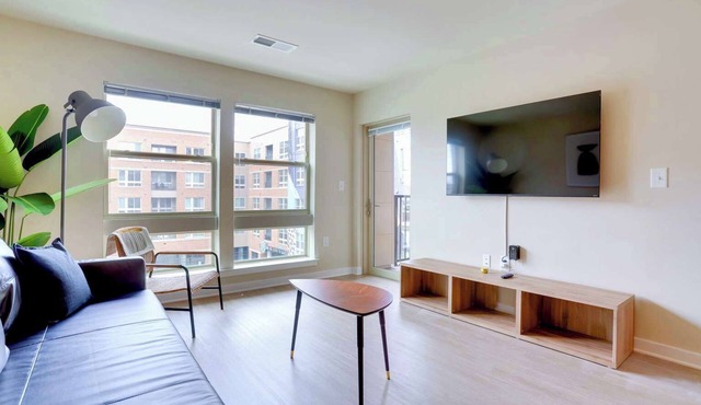 Comfortable Alexandria Apt W Business Facilities