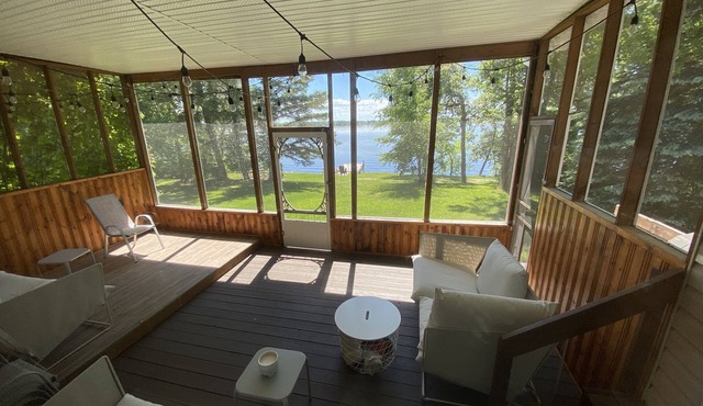 Comfortable and Convenient 5 Bedroom Lake House