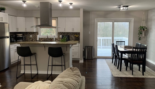 Comfortable and cozy 3-BR home close to shopping and all major routes