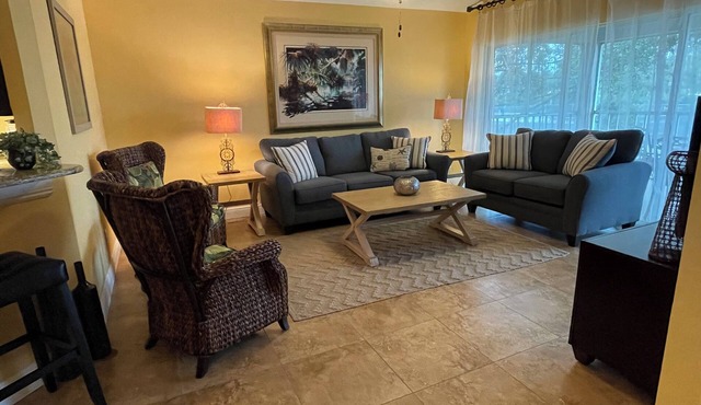 Comfortable and Convenient condo with Laundry & a pool