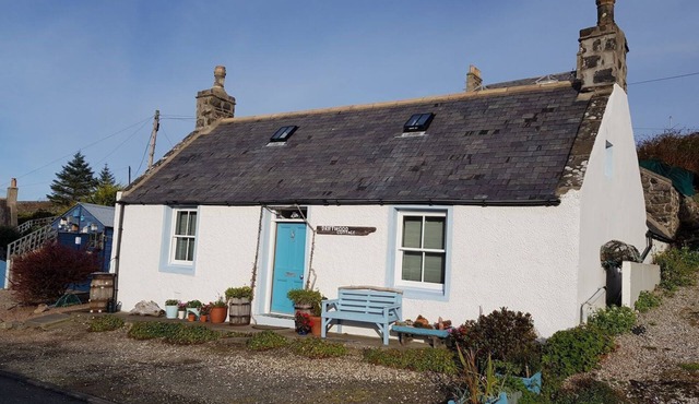 Comfortable and cosy traditional cottage wtih a stunning garden and views