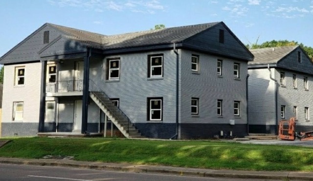 Comfortable and cozy 2 bedroom, 1 bath apartment nestled in Midtown.