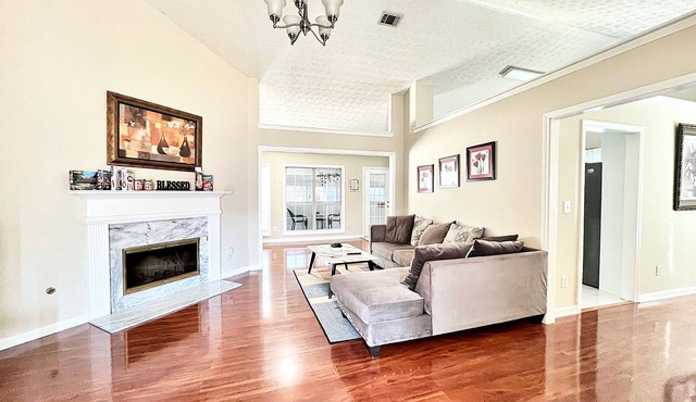 Comfortable and Cozy 4BR/3BA house in charming Duluth - Convenient Location