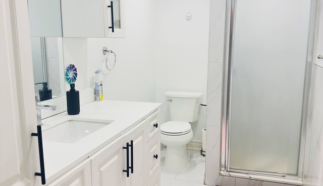 Comfortable and Cozy room 5 mins from Scarborough Town Centre
