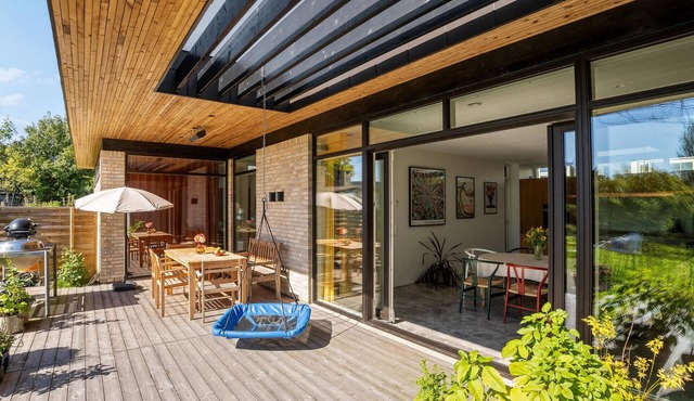 Comfortable and large vacation home near the beach.