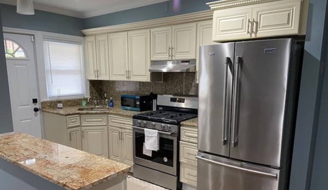 Comfortable and Local Three Bedroom Townhome!