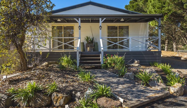 Comfortable and Lovely Bodkin Cottage - Room 1