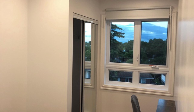 Comfortable and luxurious condo with parking! 5 minutes from Place Bell