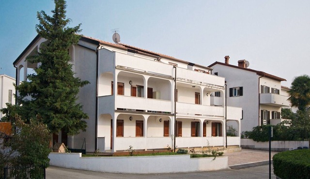 Comfortable and modern 3 bedroom with sea view apartment in Porec, top location