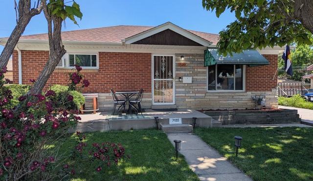 Comfortable and quiet family neighborhood 420 friendly