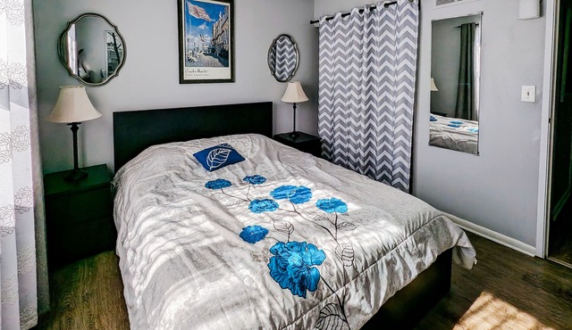 Comfortable and spacious 3BDR duplex in great location! Unit # 1