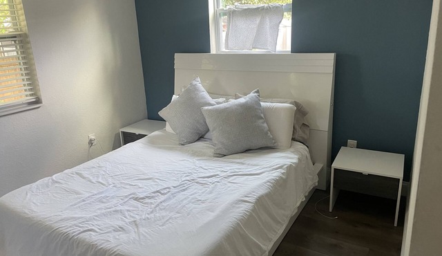 Comfortable and safe condo 15 minutes from beach.