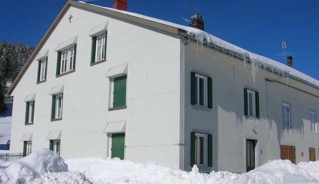 COMFORTABLE AND SPACIOUS APARTMENT